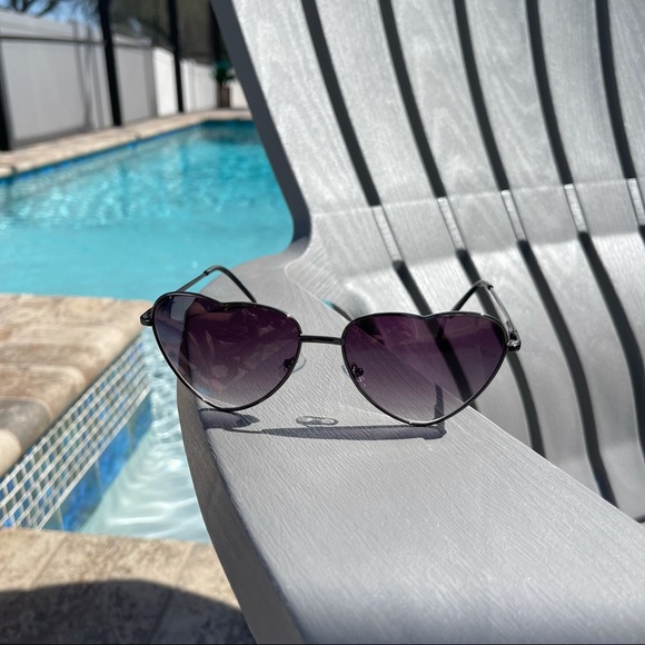 Women’s Fashion Thin Metal Heart Shaped Sunglasses Black - Picture 2 of 4